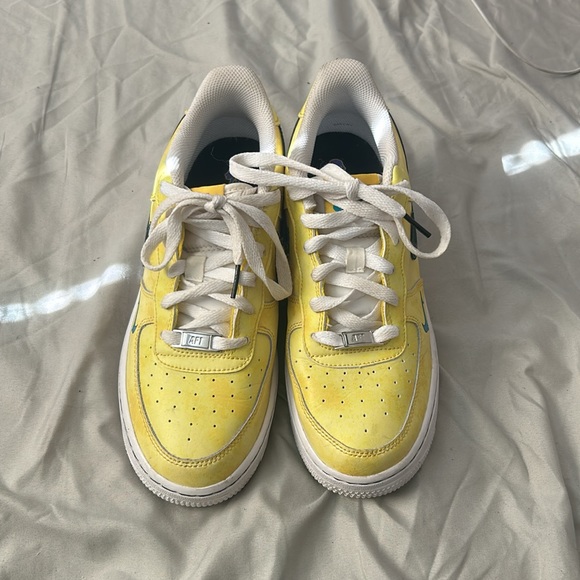 size 7 nikes worn a couple times - Picture 4 of 4